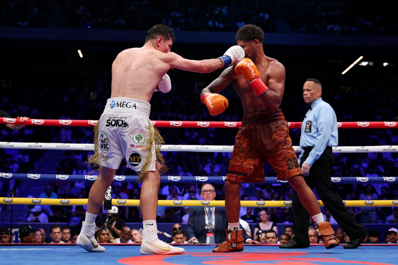 Shakur Stevenson vs Teofimo Lopez: Strategia o Paura di Matias?