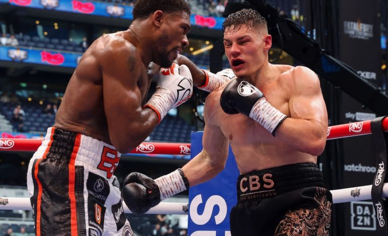 Jai Opetaia vicino a Brandon Glanton per l’esordio Zuffa Boxing a Las Vegas