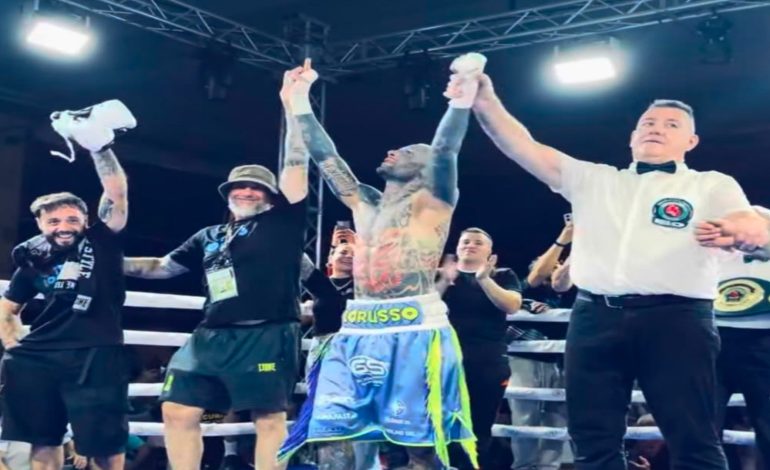 Alessio Lorusso batte Alex Santiago e vede il mondiale: impresa a Cologno Monzese